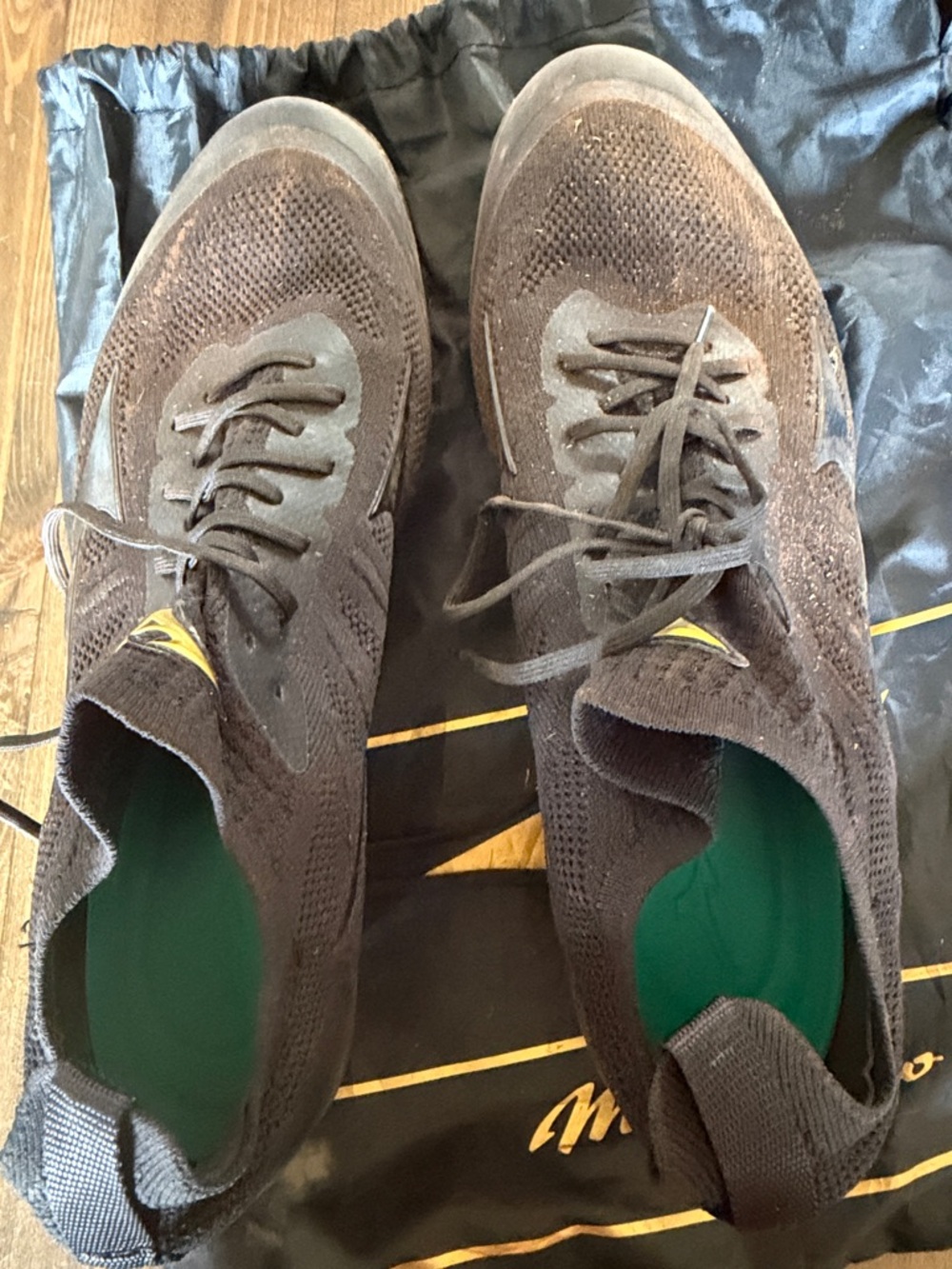 Mizuno Black Sneakers with Green Insoles